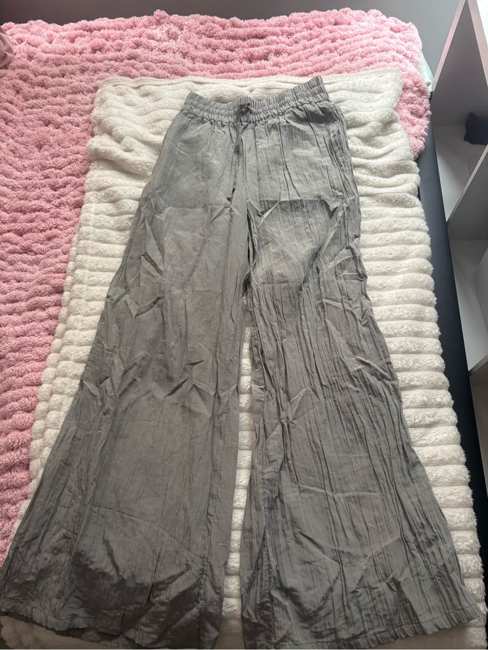 Lightweight Wide-Leg Sage Green Pants